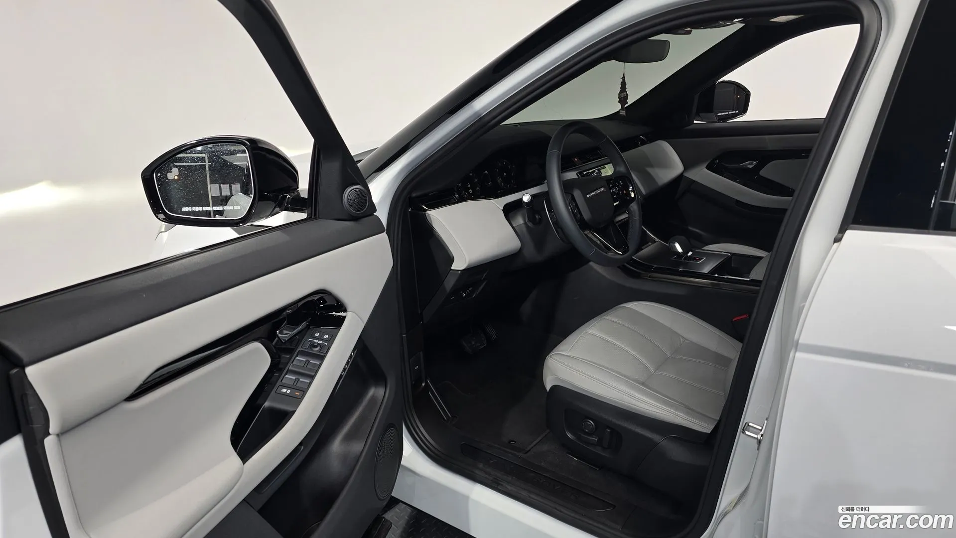 Land Rover Range Rover Evoque 2025 — фото 5