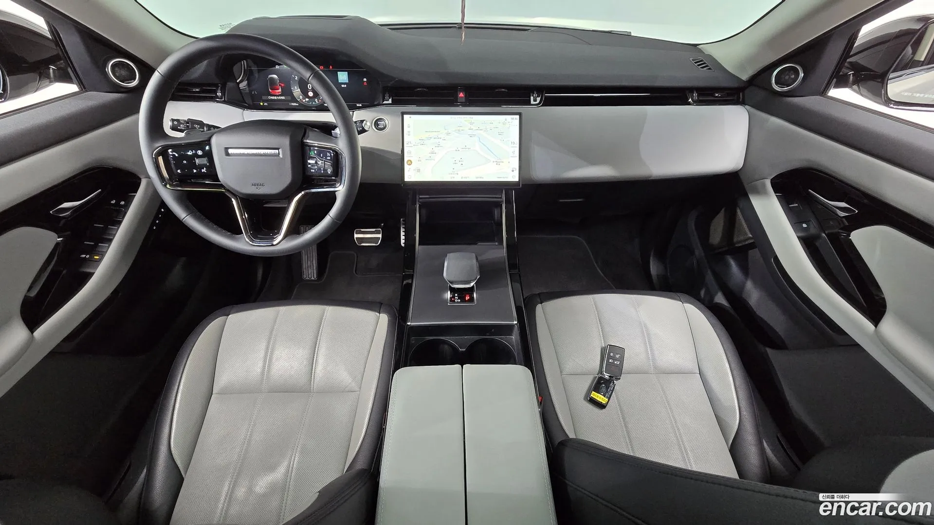 Land Rover Range Rover Evoque 2025 — фото 1