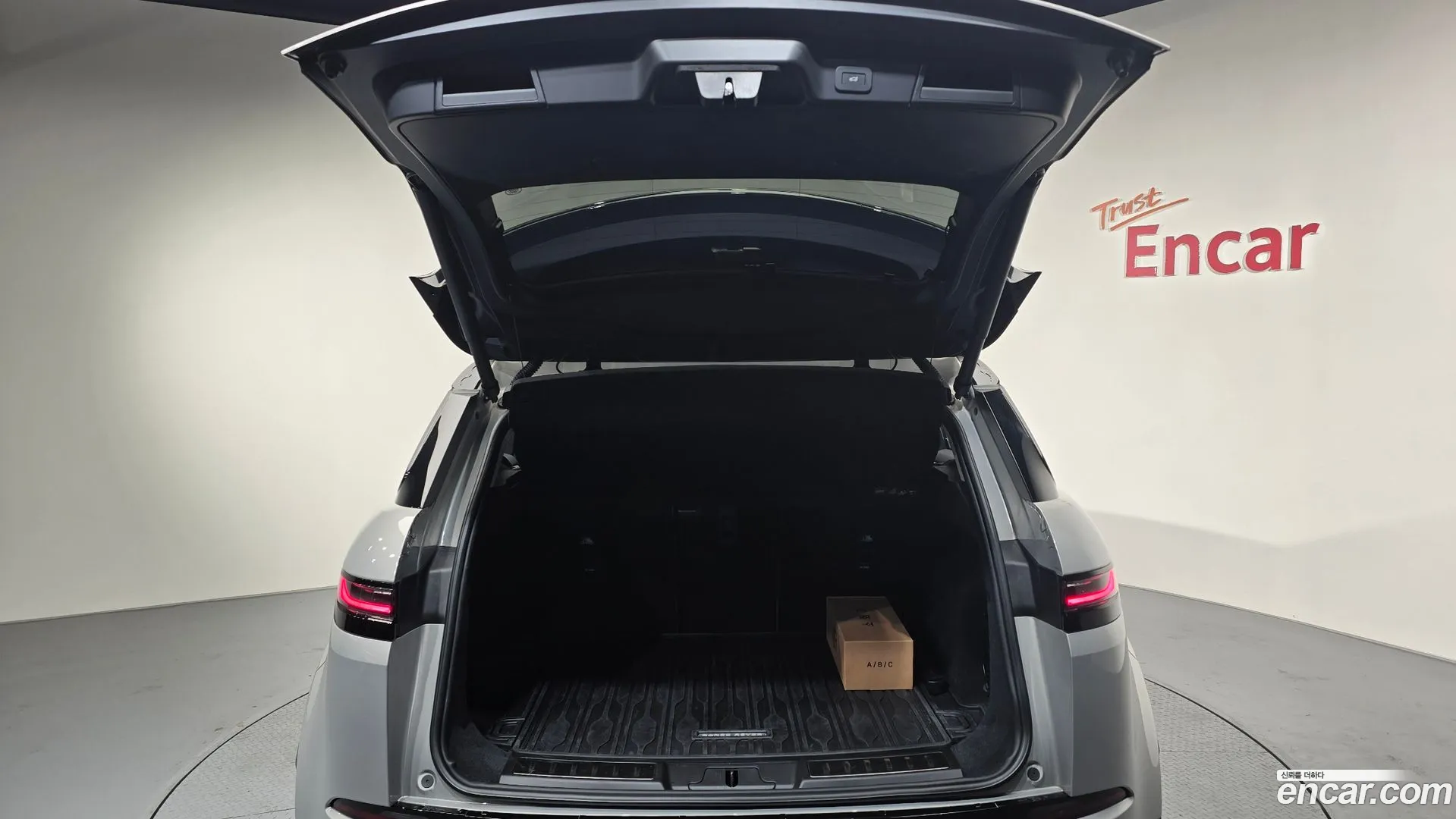 Land Rover Range Rover Evoque 2025 — фото 4