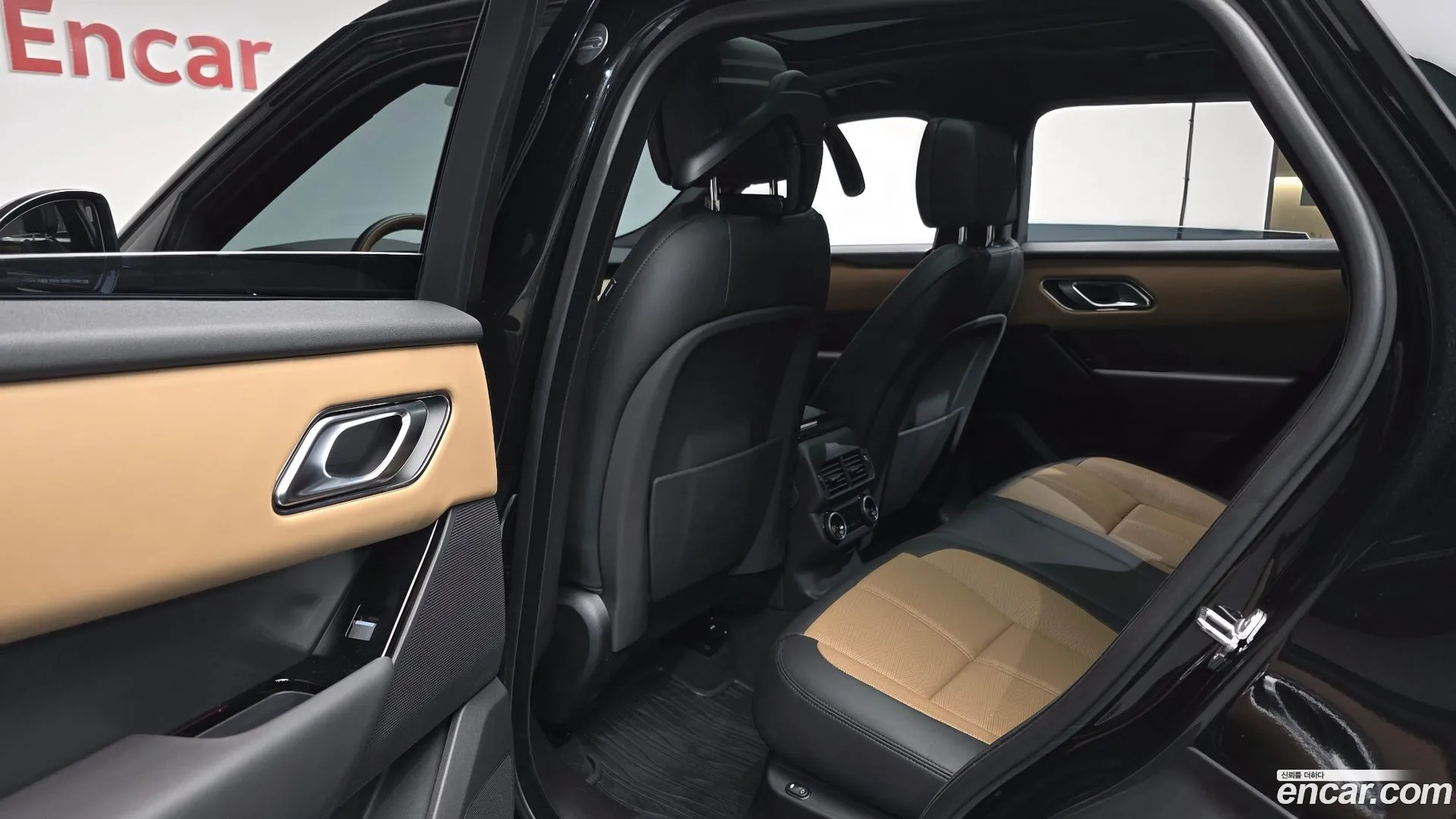 Land Rover Range Rover Velar 2024 — фото 3