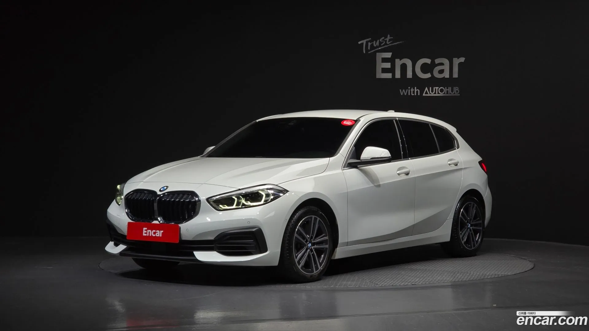 BMW 120i 2022 — фото 1