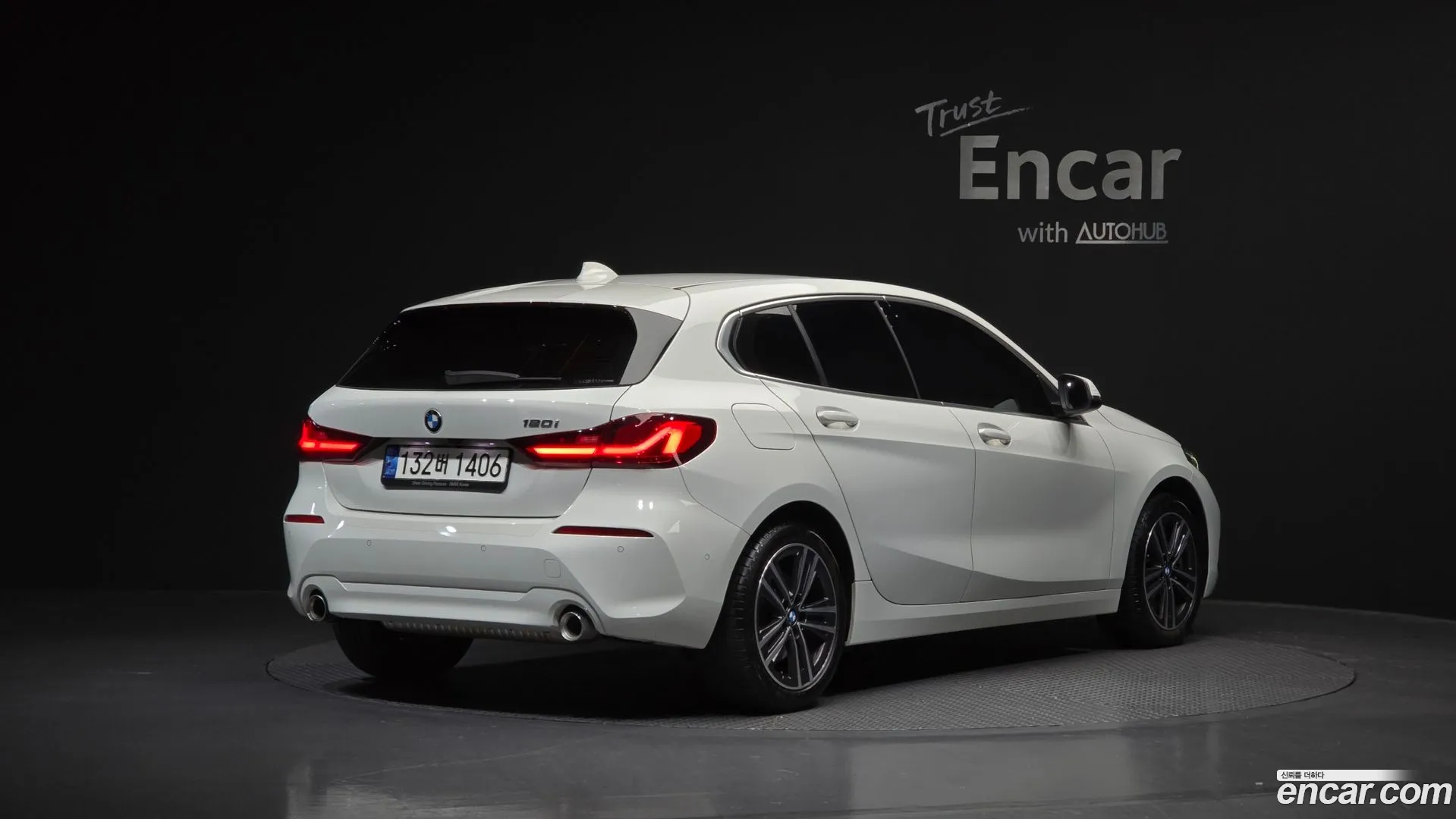 BMW 120i 2022 — фото 4