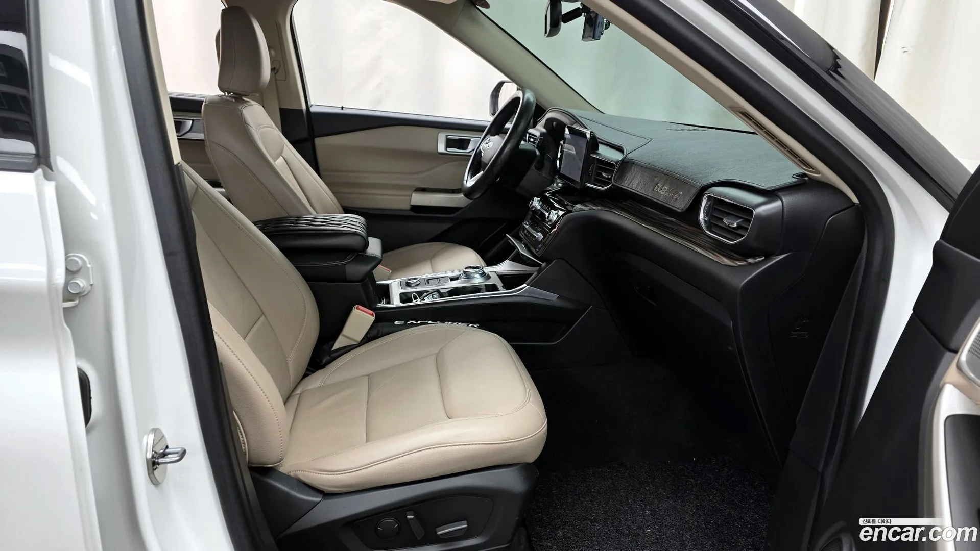 Ford Explorer 2022 — фото 1