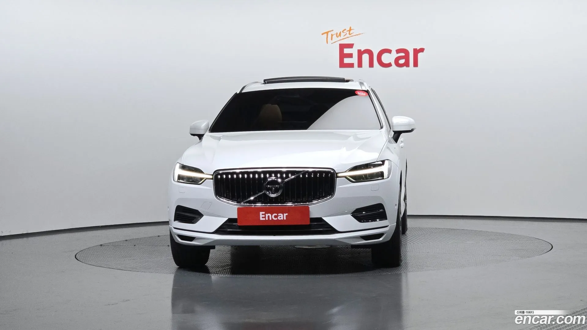 Volvo XC60 2021 — фото 1