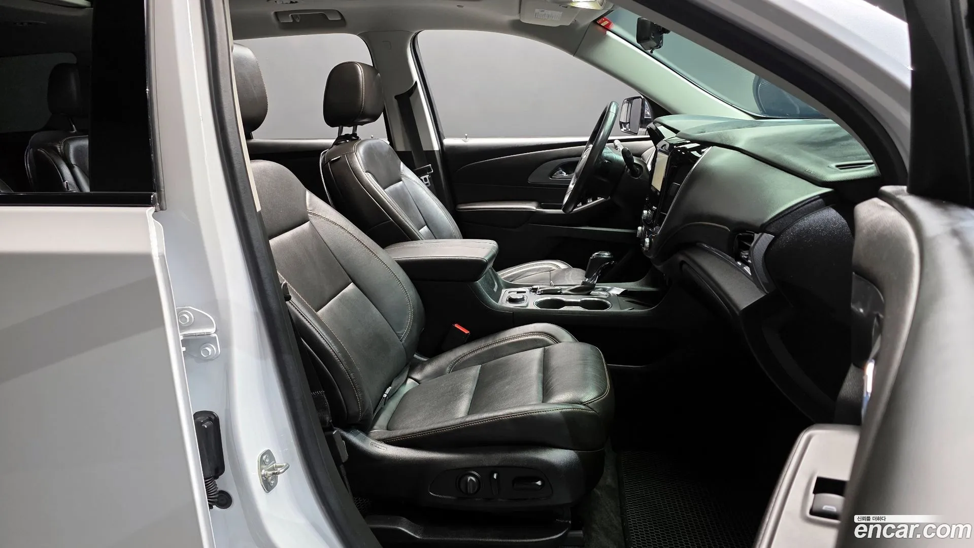 Chevrolet Traverse 2020 — фото 1
