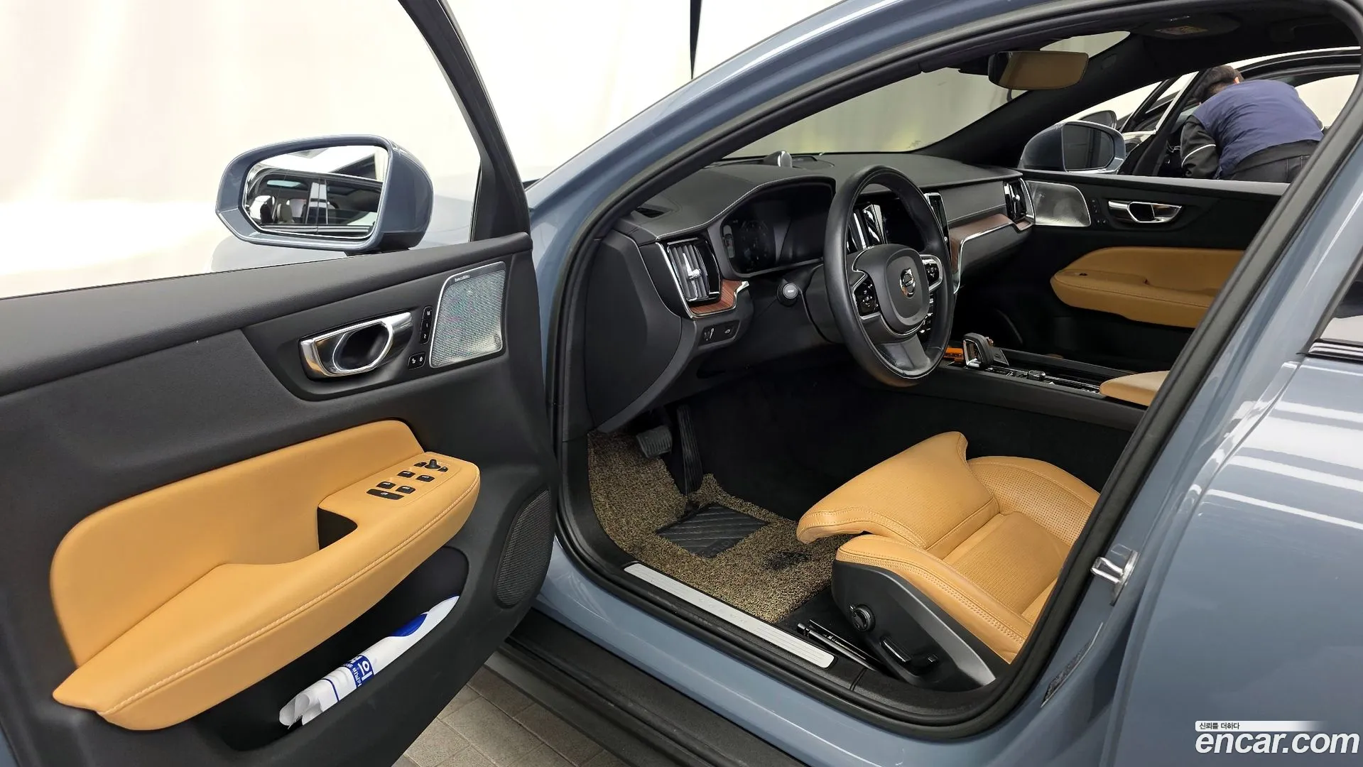 Volvo V60 Cross Country 2022 — фото 2