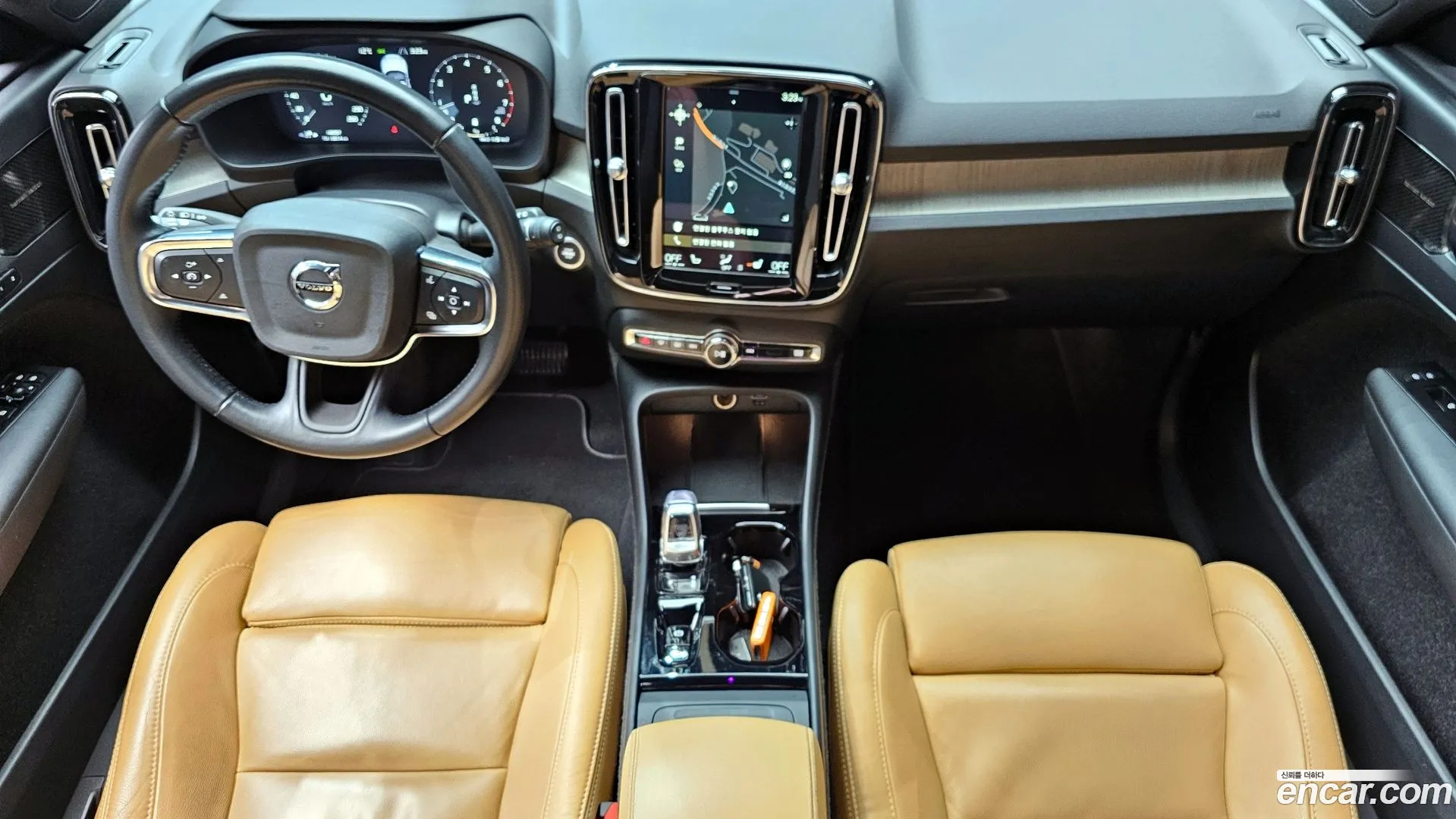 Volvo XC40 2021 — фото 1