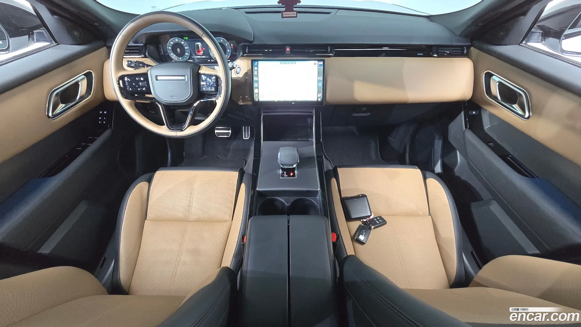 Land Rover Range Rover Velar 2025 — фото 1
