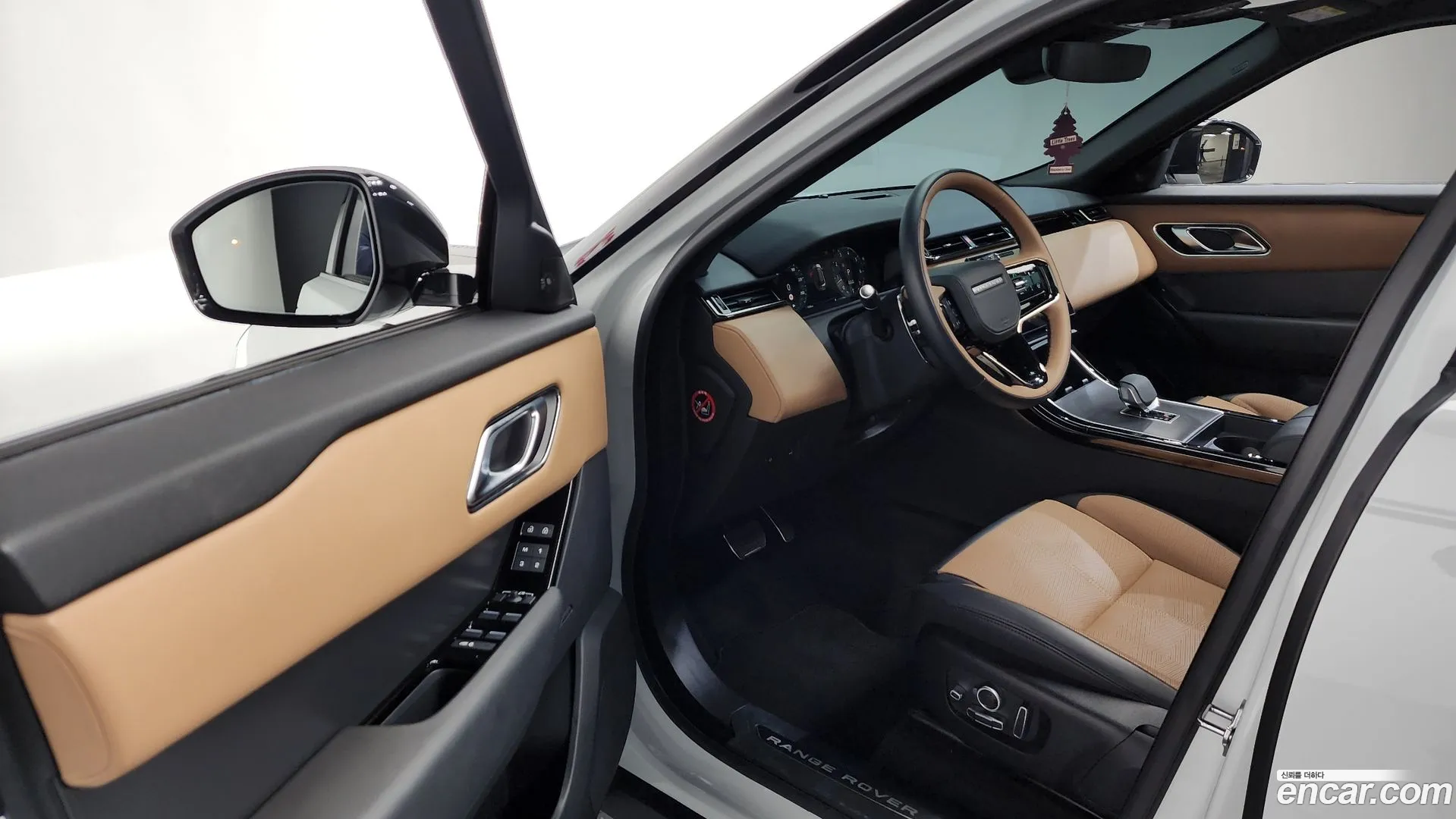 Land Rover Range Rover Velar 2025 — фото 3