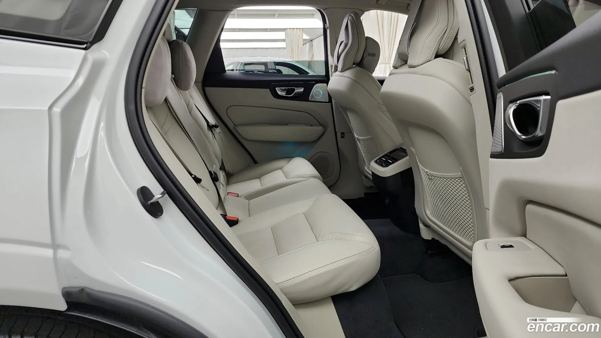 Volvo XC60 2025 — фото 1