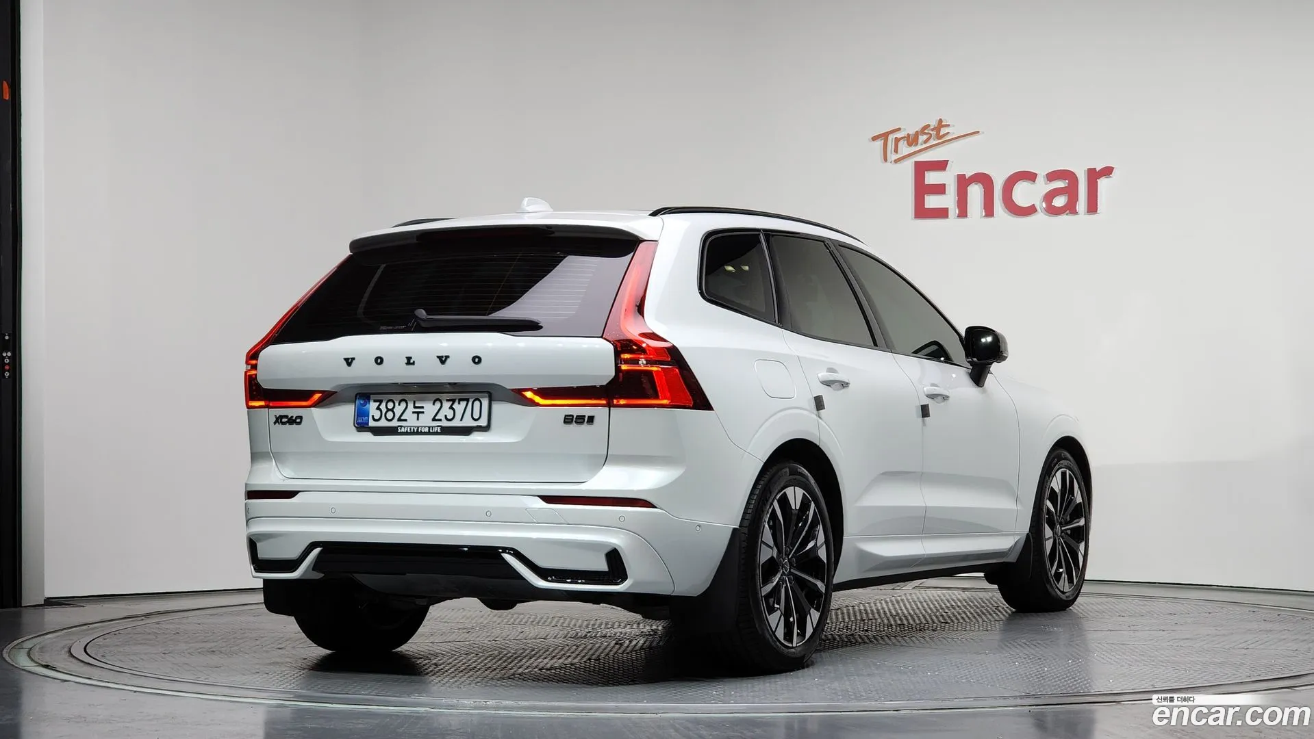 Volvo XC60 2025 — фото 2