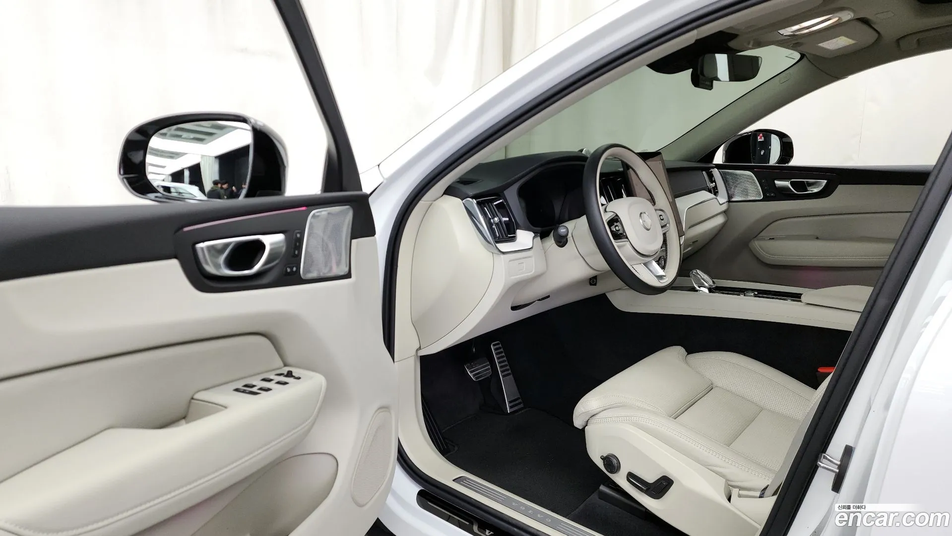Volvo XC60 2025 — фото 3