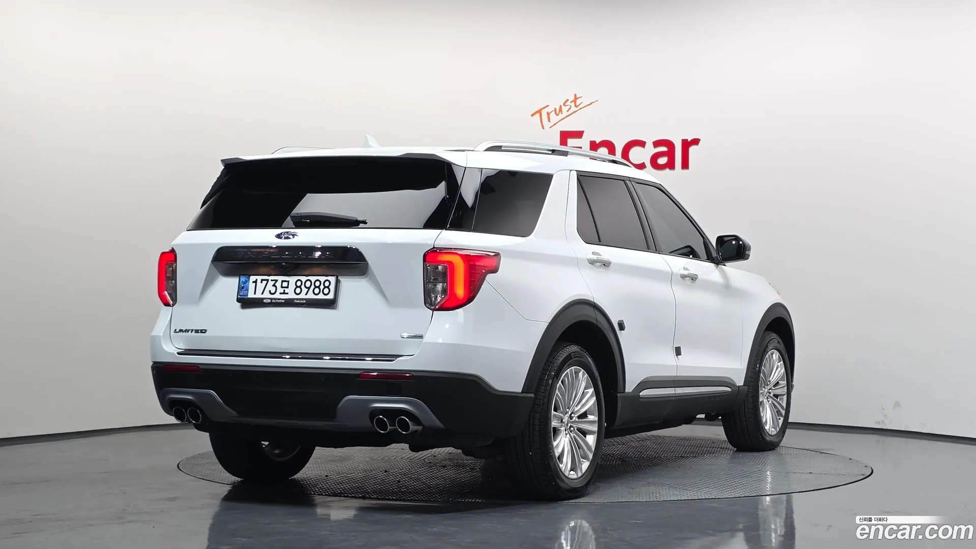 Ford Explorer 2020 — фото 1
