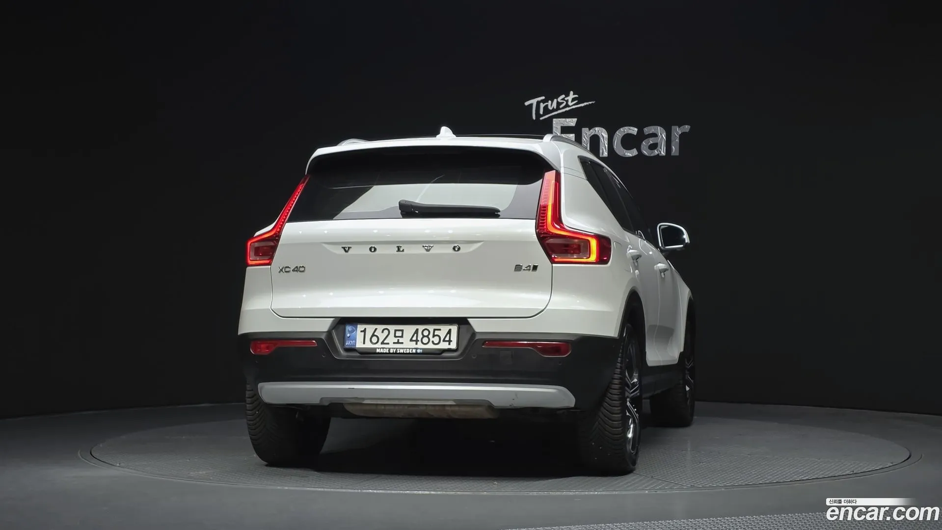 Volvo XC40 2022 — фото 1