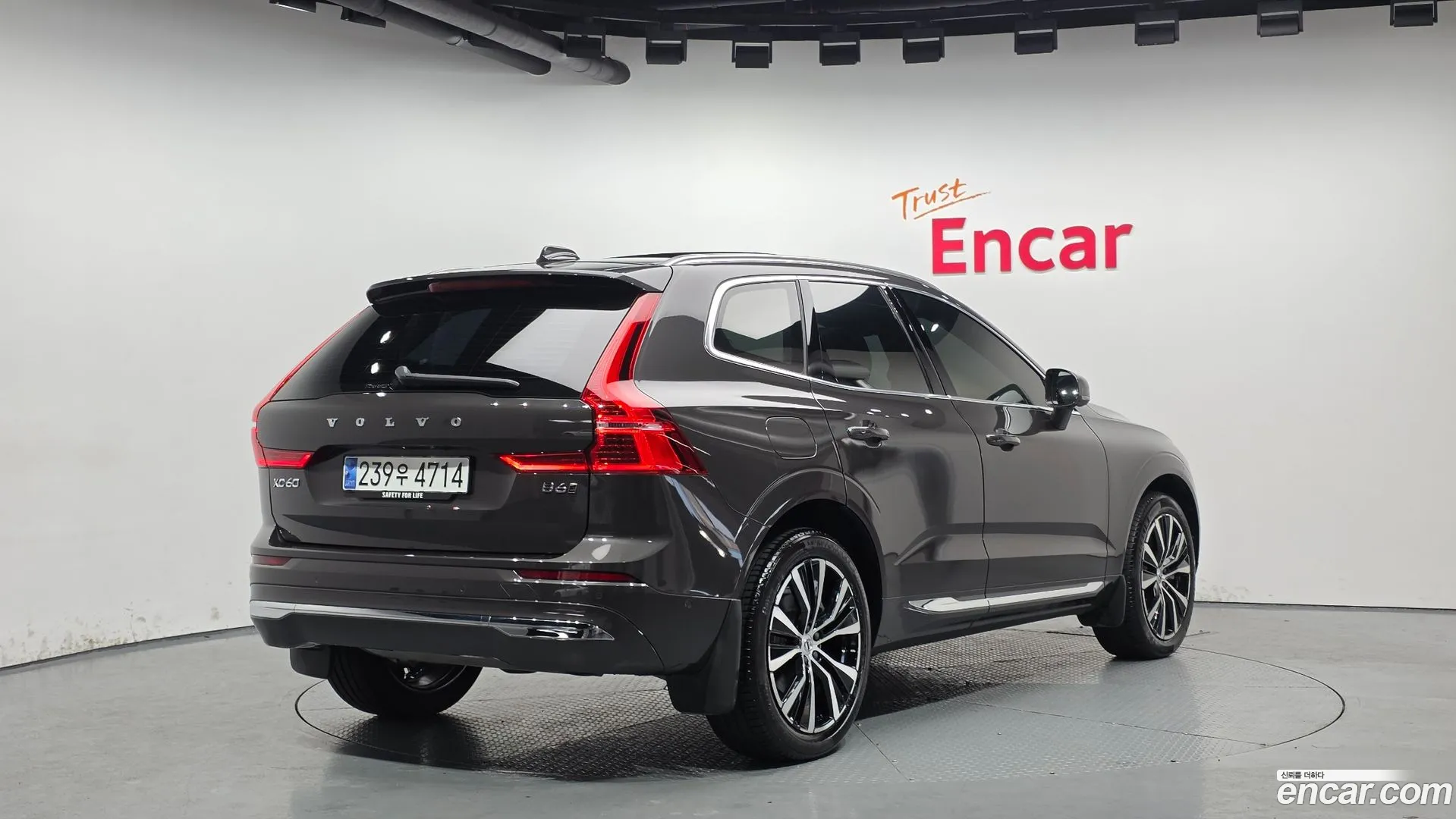 Volvo XC60 2024 — фото 3