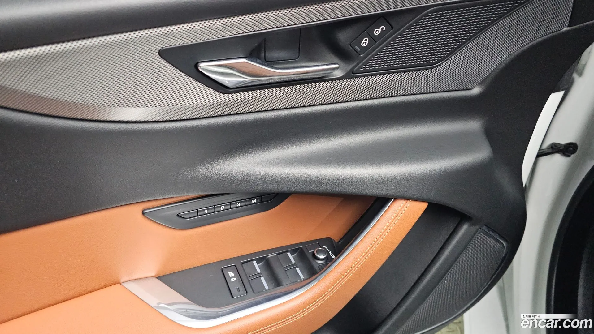 Jaguar XE 2020 — фото 4