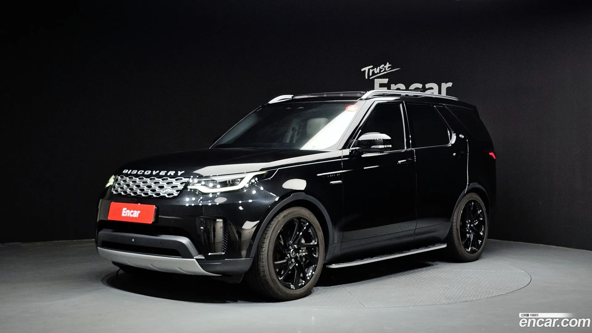 Land Rover Discovery 5 2022 — фото 1