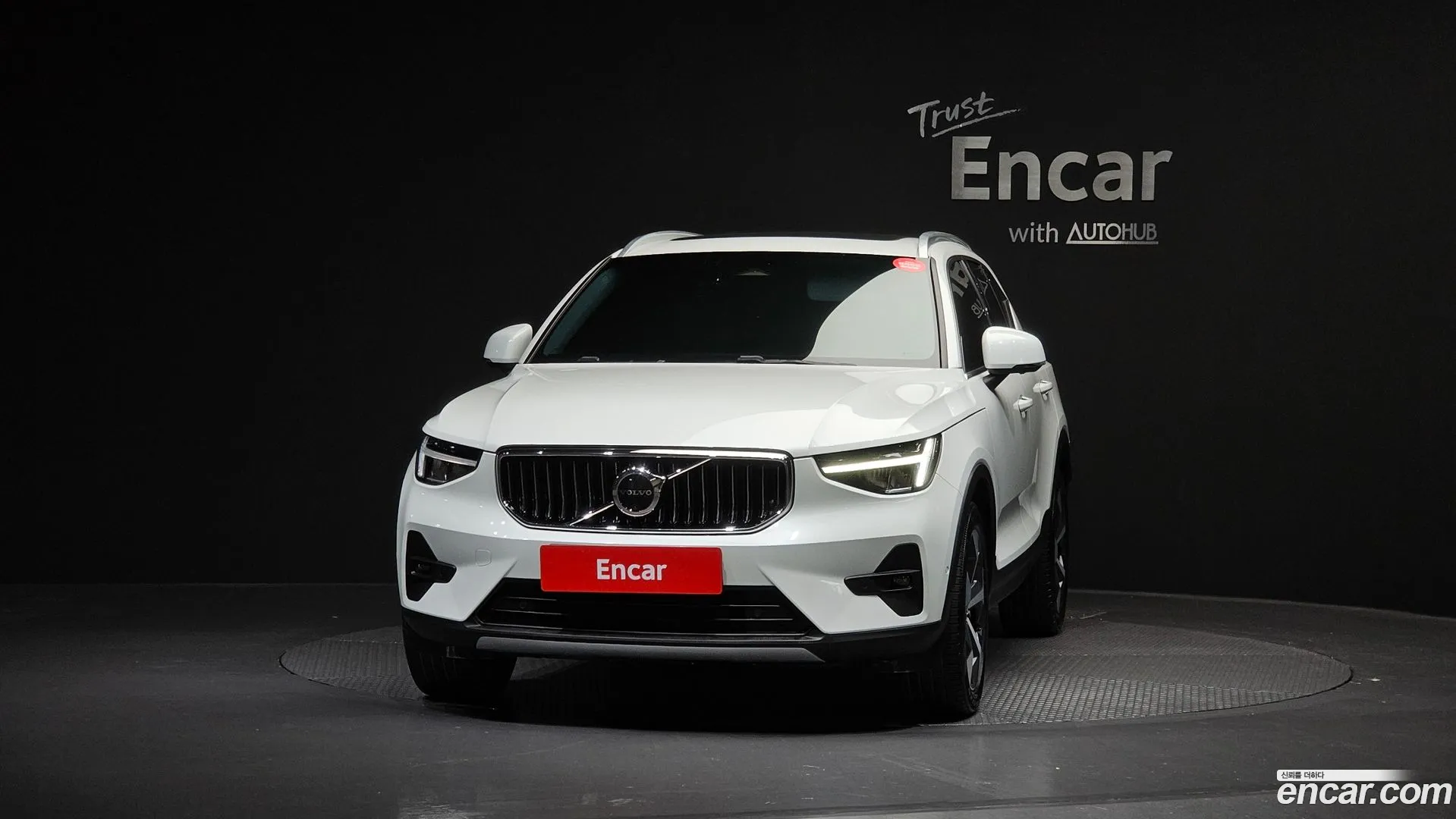 Volvo XC40 2023 — фото 4