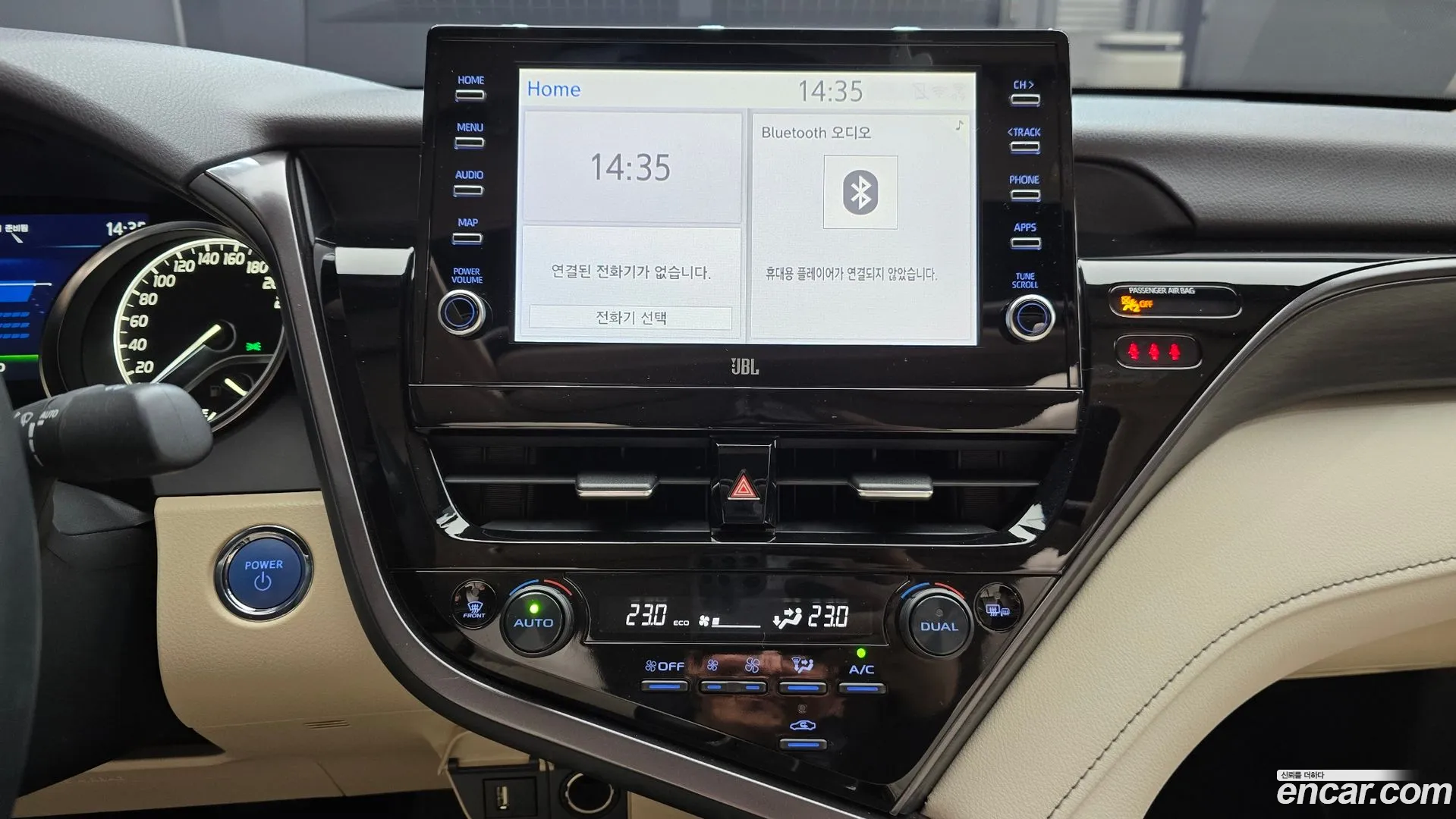 Toyota Camry 2023 — фото 2