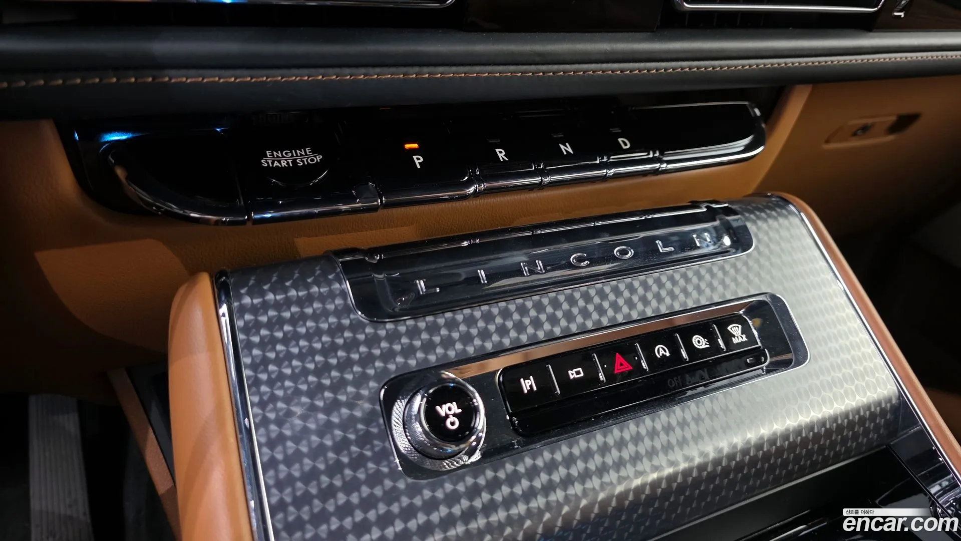Lincoln Aviator 2024 — фото 1