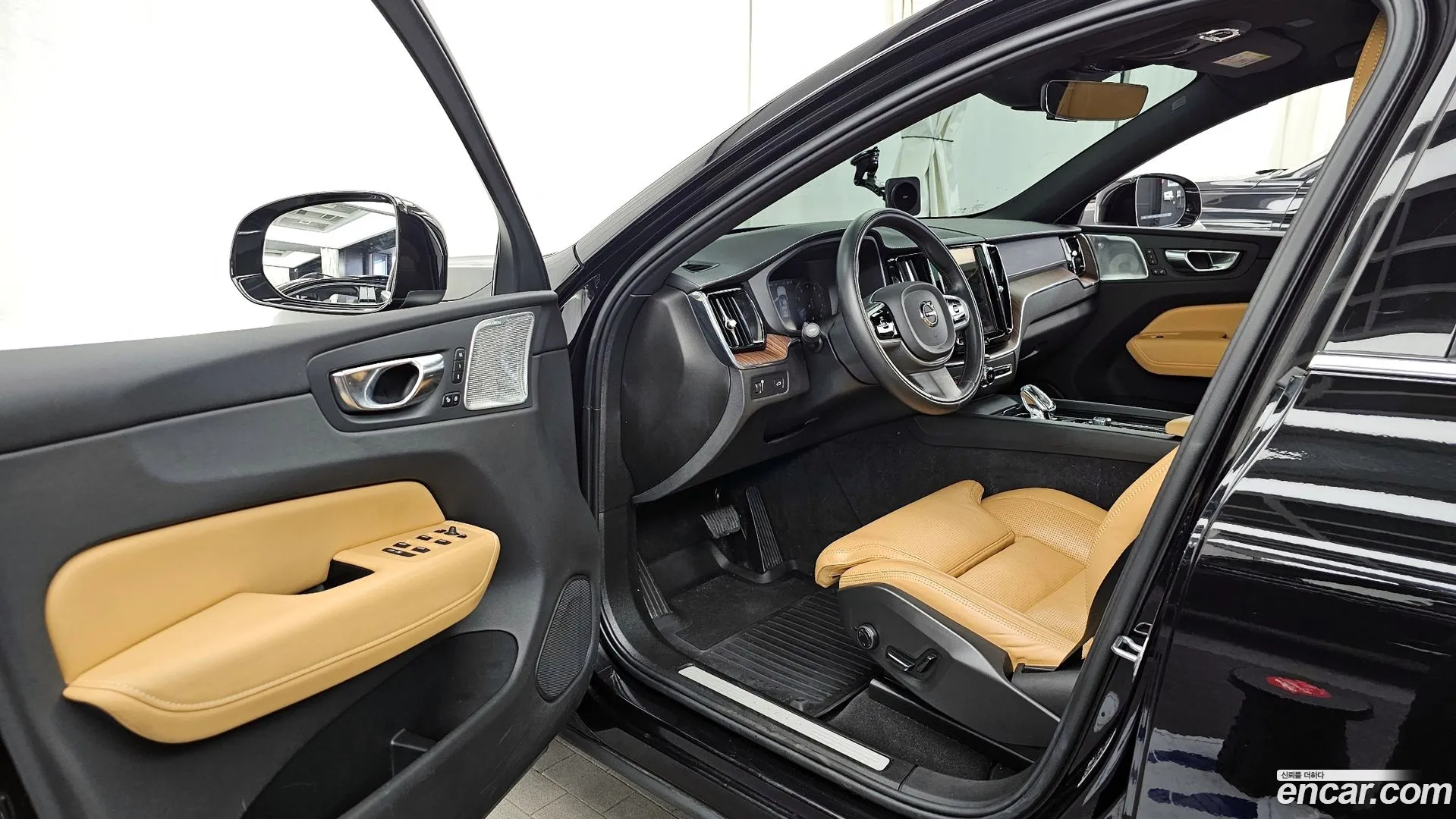 Volvo XC60 2021 — фото 2