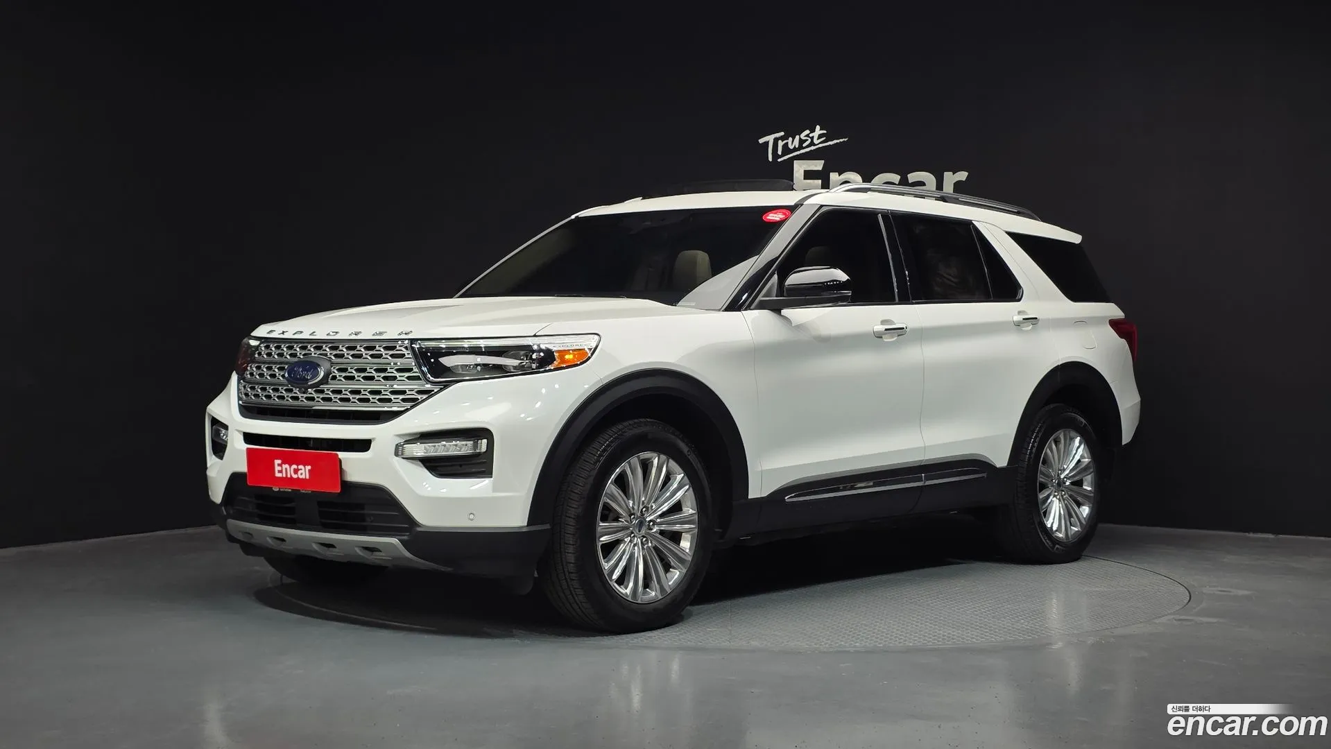 Ford Explorer 2023 — фото 1