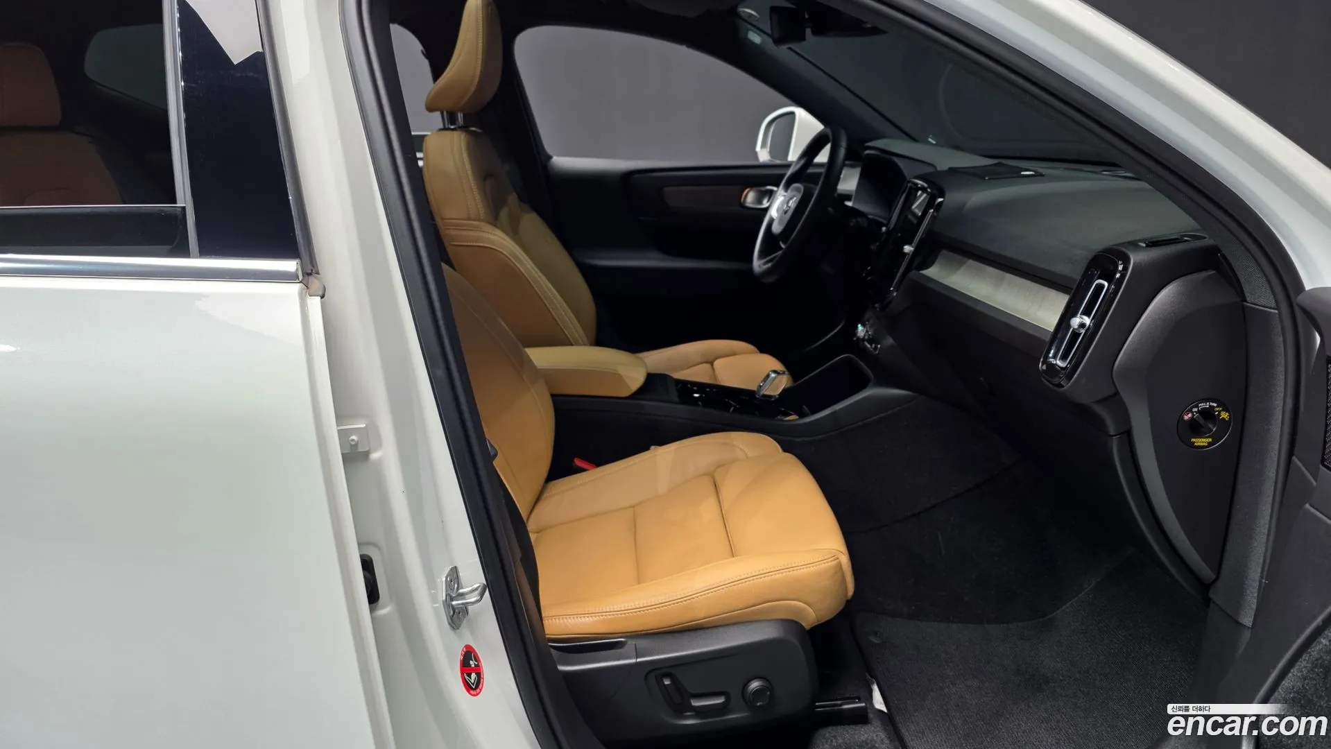 Volvo XC40 2020 — фото 1
