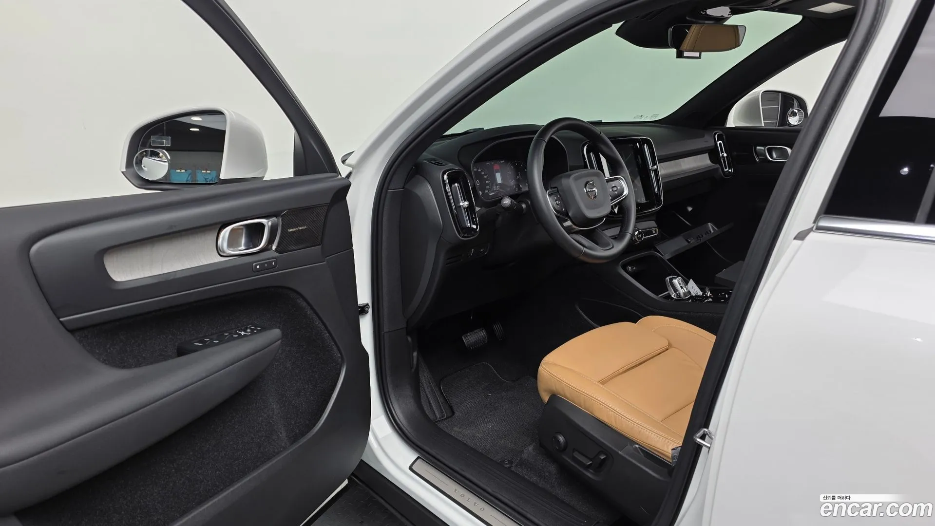 Volvo XC40 2020 — фото 1