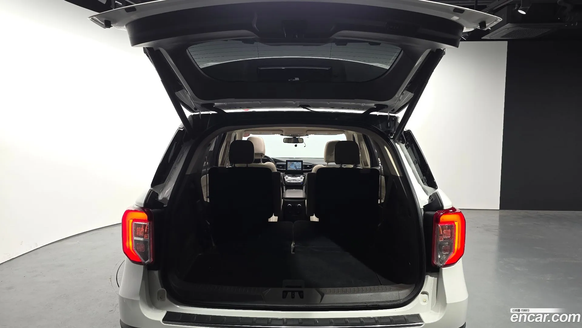Ford Explorer 2022 — фото 1