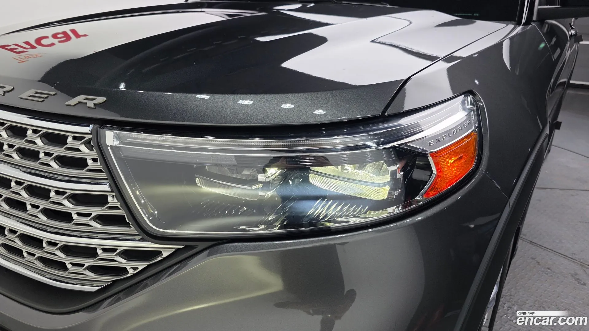Ford Explorer 2020 — фото 1