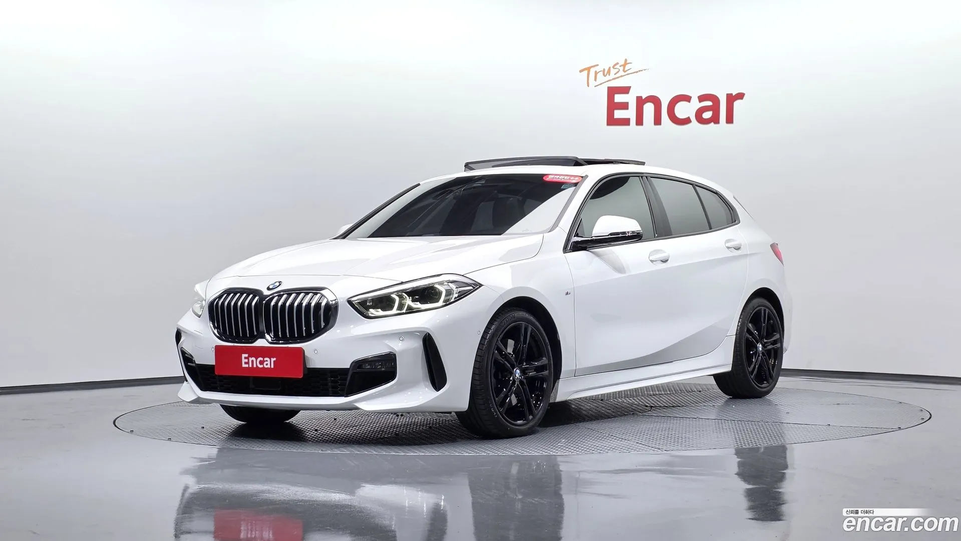 BMW 120i 2023 — фото 1