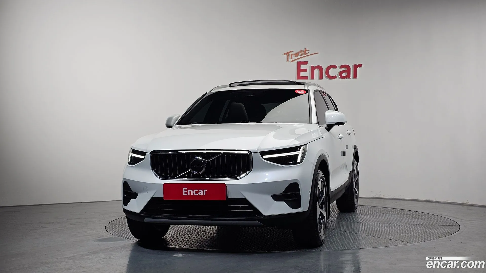 Volvo XC40 2024 — фото 3