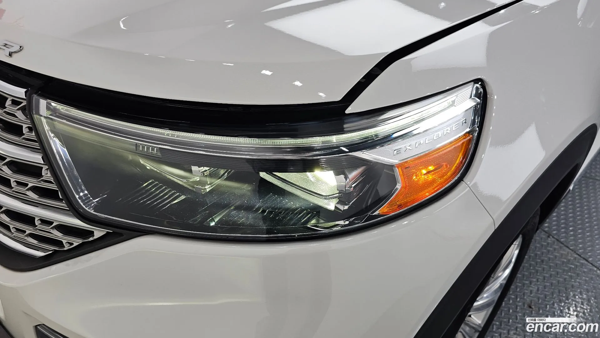 Ford Explorer 2020 — фото 1