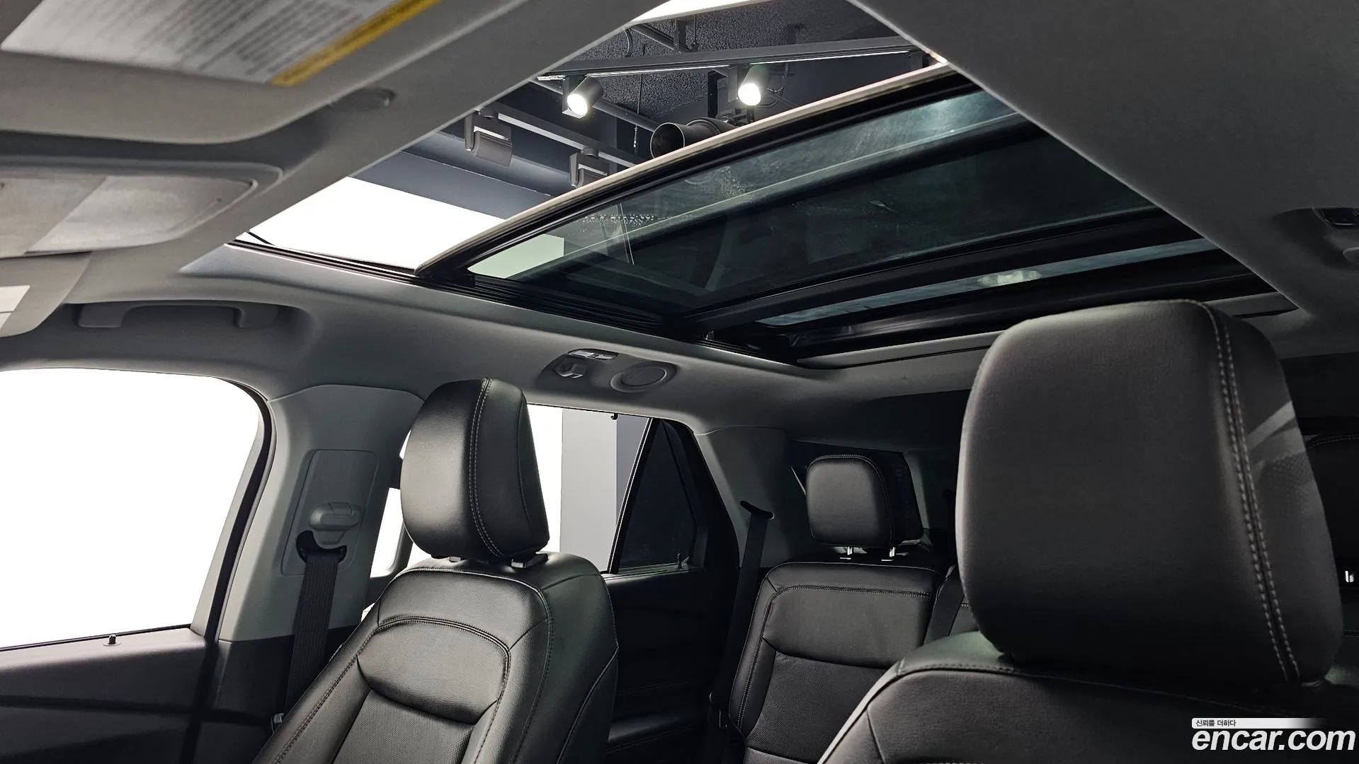 Ford Explorer 2022 — фото 1