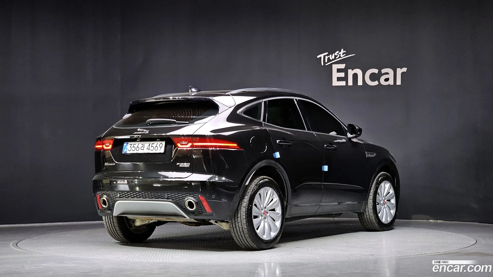 Jaguar E-PACE 2020 — фото 4