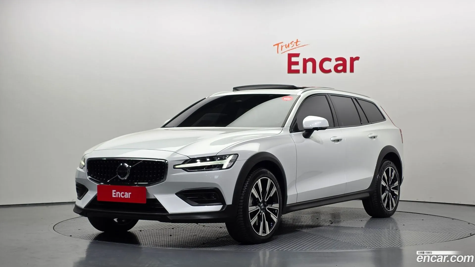 Volvo V60 Cross Country 2023 — фото 2