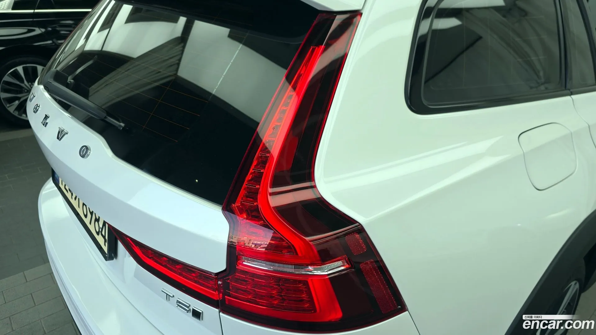Volvo V60 Cross Country 2020 — фото 2