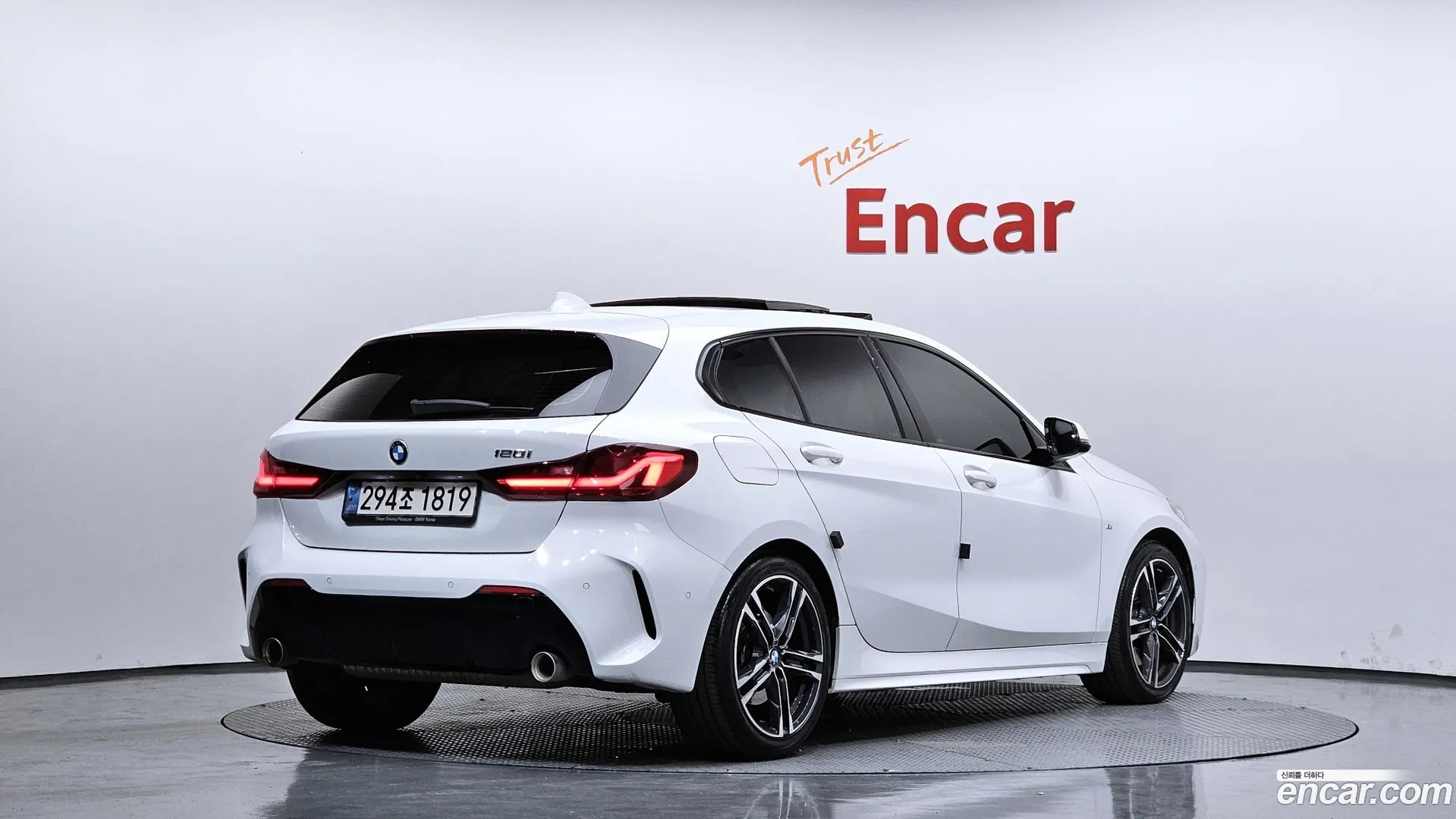 BMW 120i 2022 — фото 1