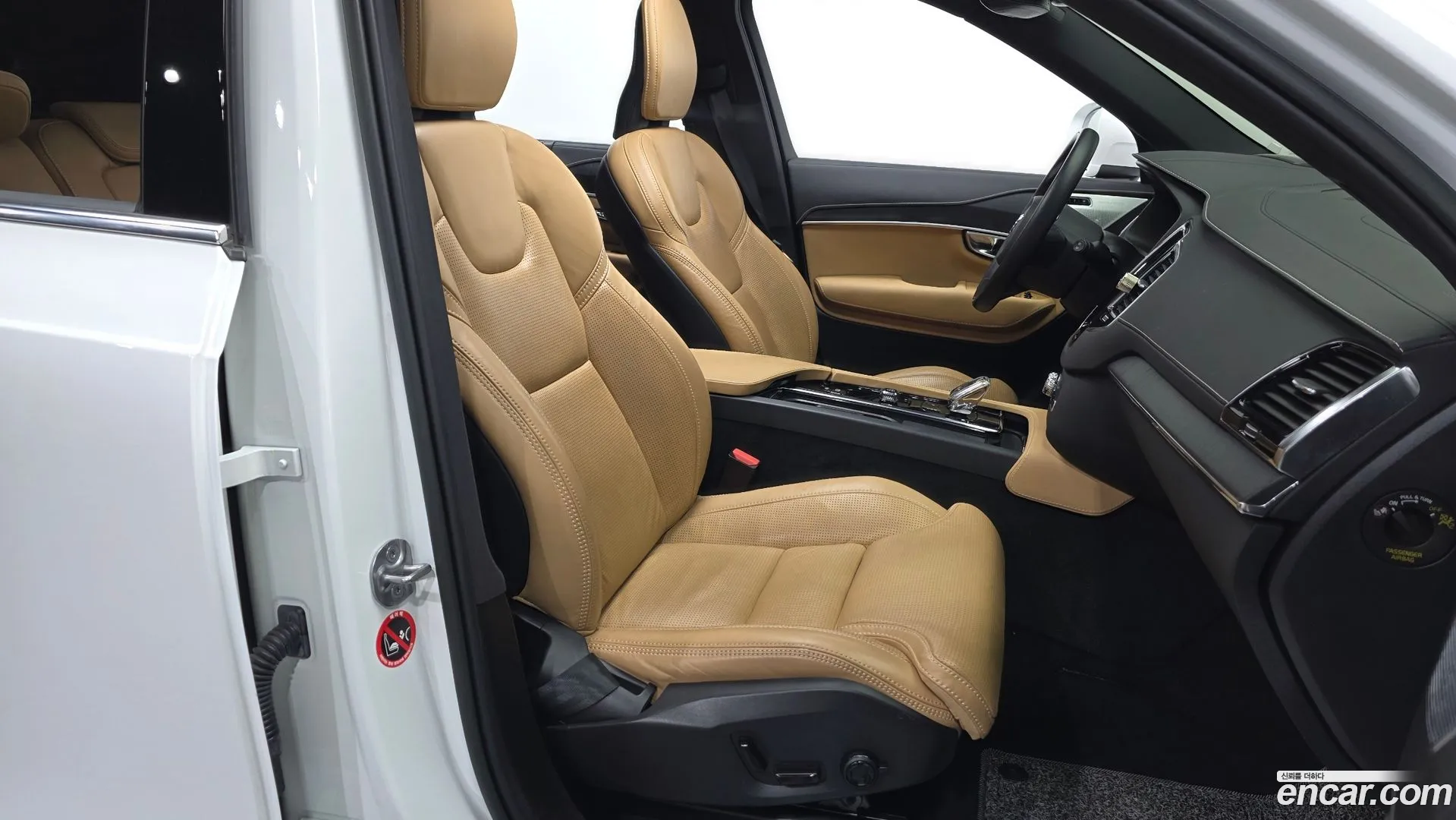 Volvo XC90 2022 — фото 2