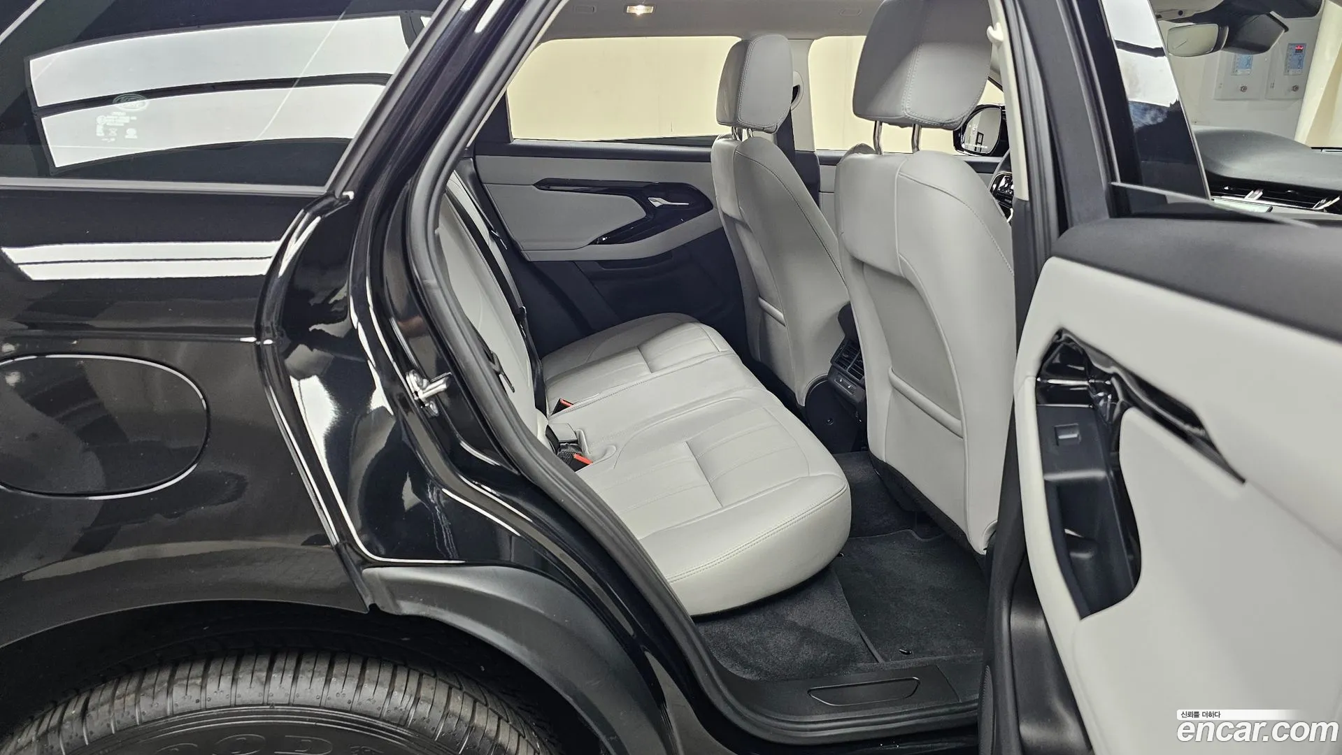 Land Rover Range Rover Evoque 2025 — фото 1