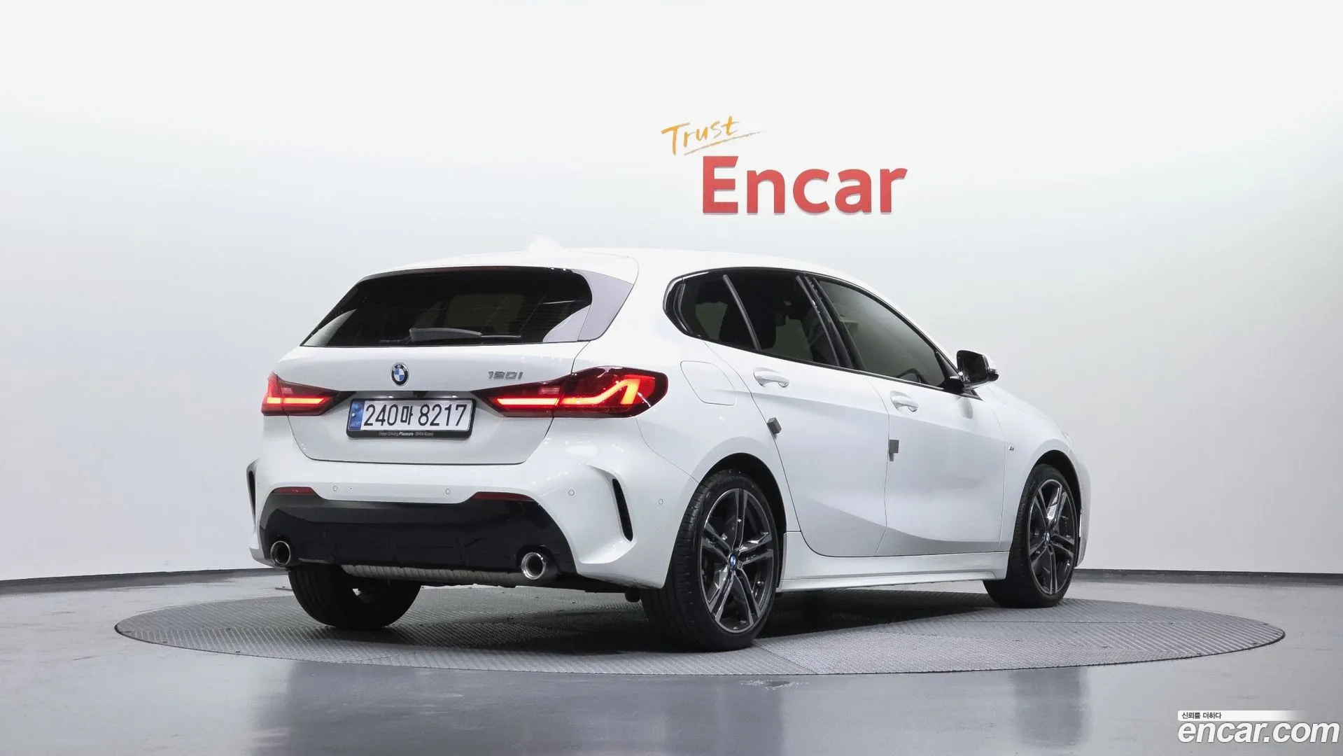 BMW 120i 2024 — фото 3