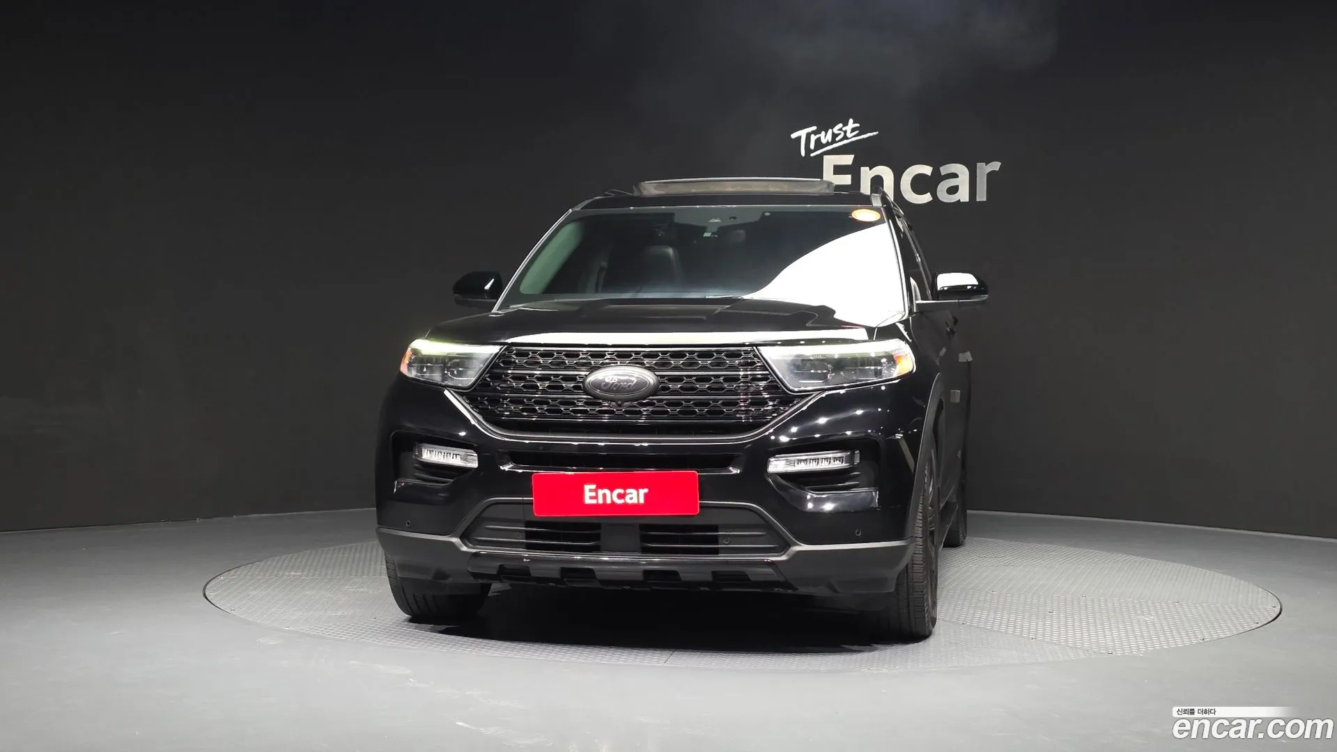 Ford Explorer 2021 — фото 1