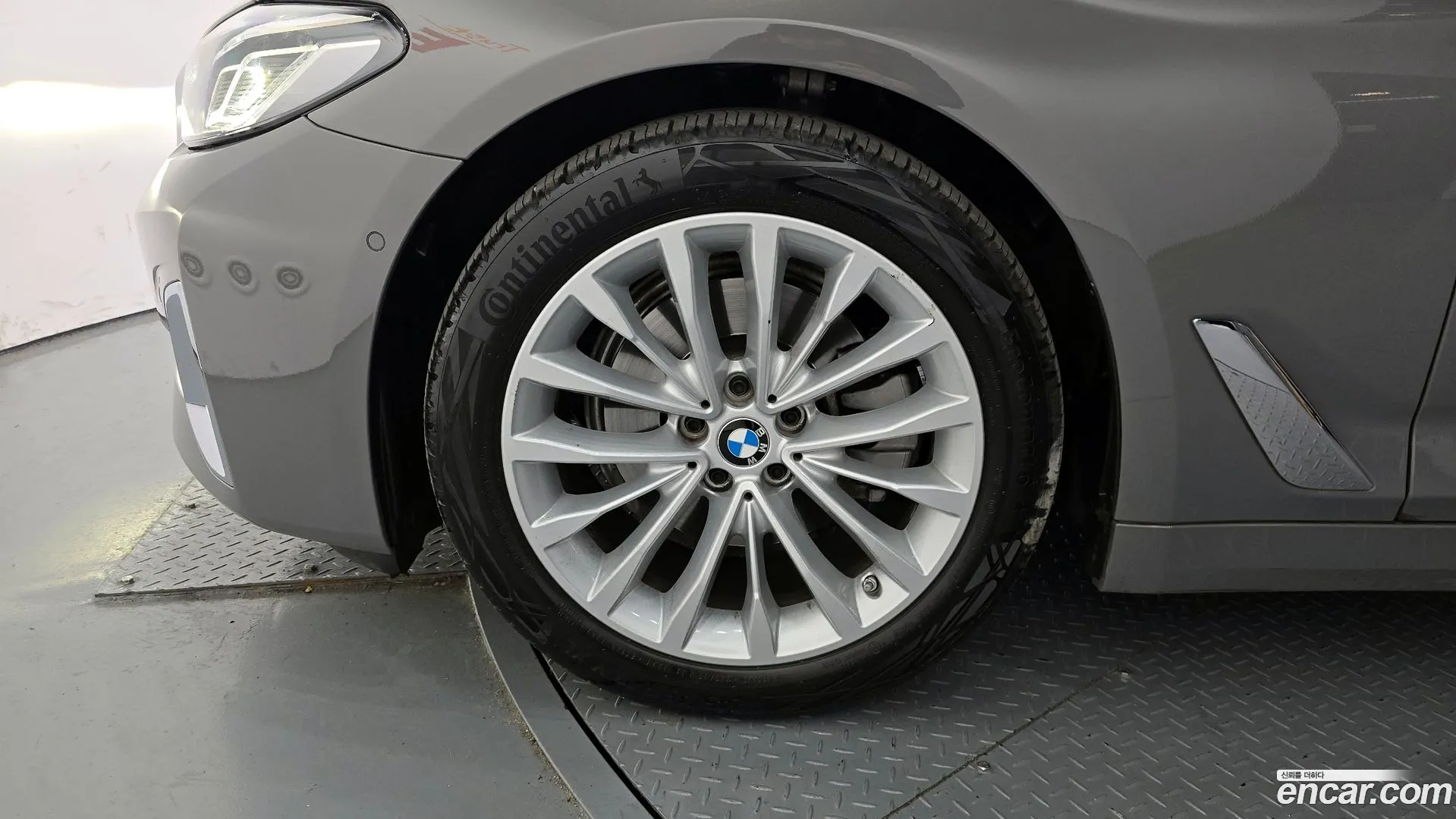 BMW 520i 2022 — фото 1