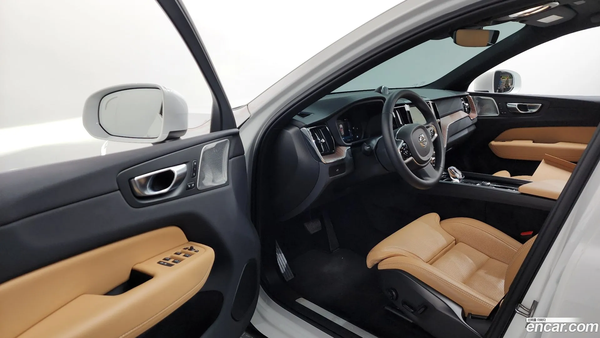 Volvo XC60 2023 — фото 5