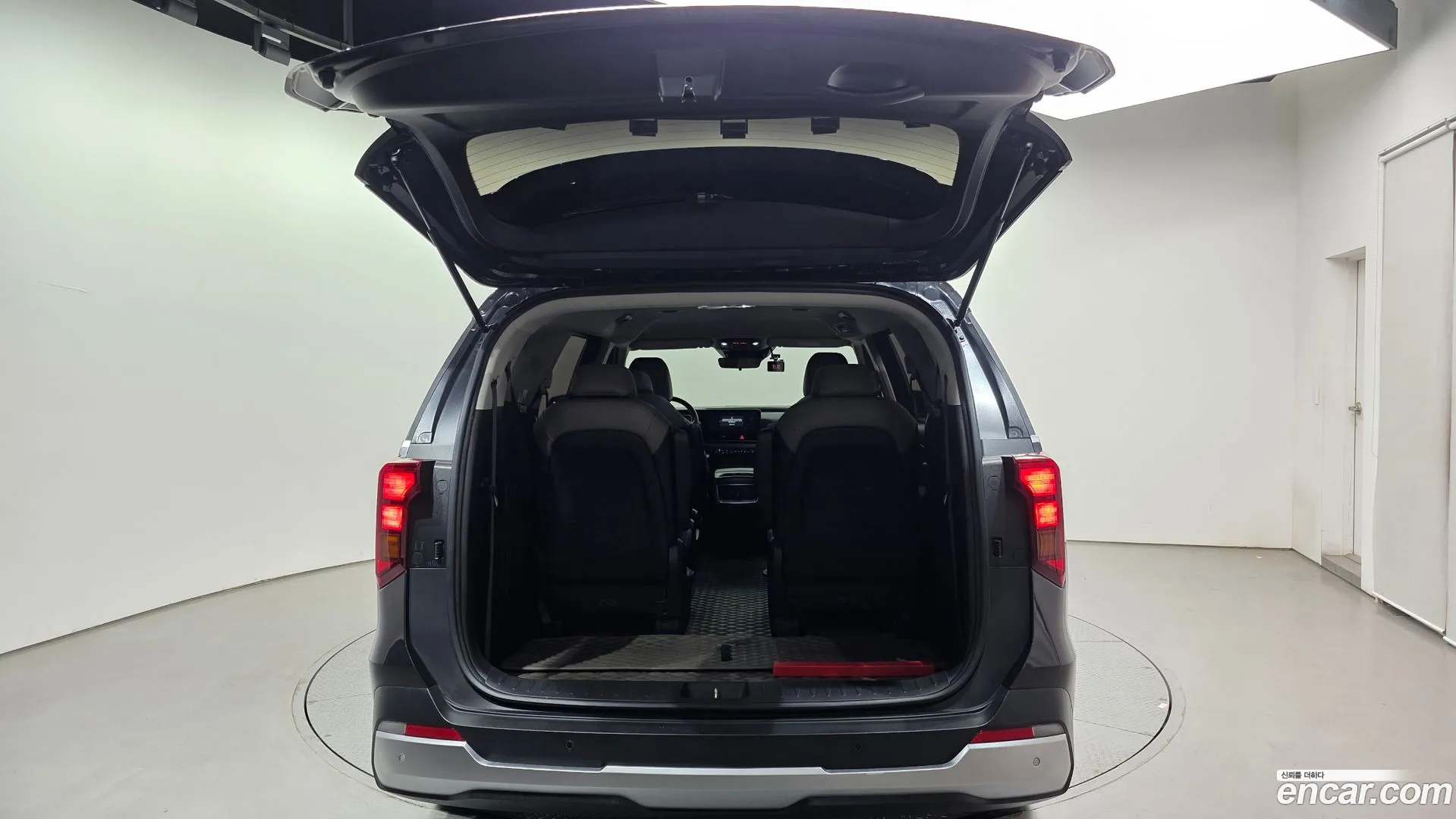 Kia Carnival 2023 — фото 3
