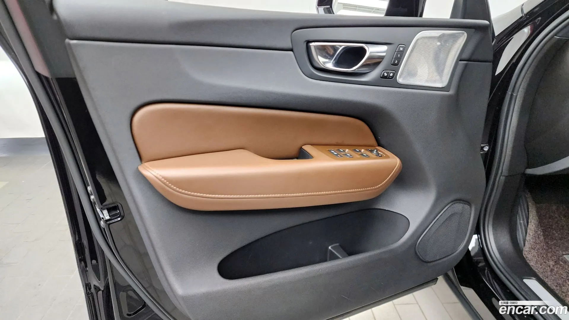 Volvo XC60 2021 — фото 3