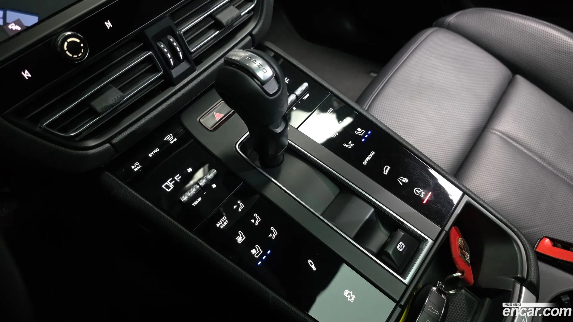 Porsche Macan 2022 — фото 1