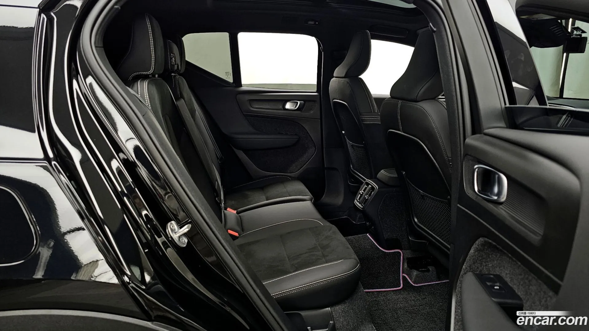 Volvo XC40 2025 — фото 2