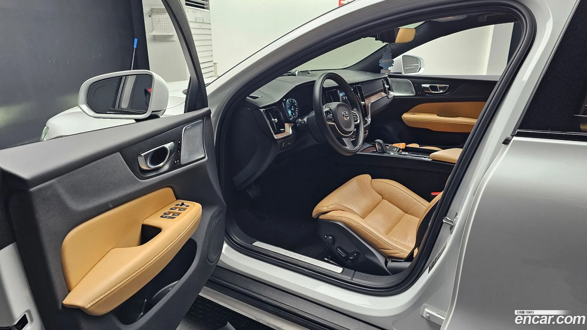 Volvo V60 Cross Country 2021 — фото 3