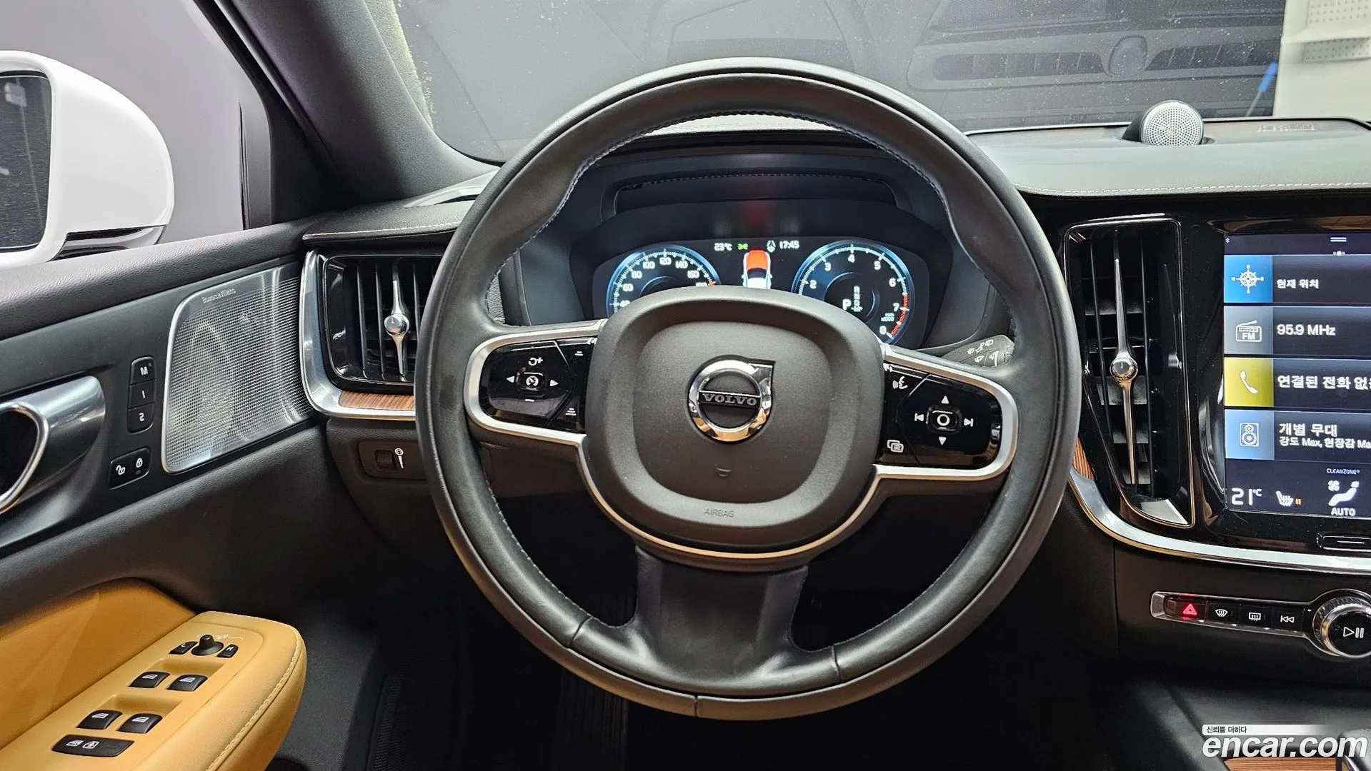 Volvo V60 Cross Country 2021 — фото 4